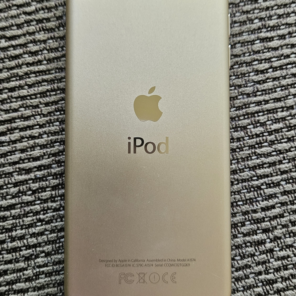 Apple iPod in Gold
